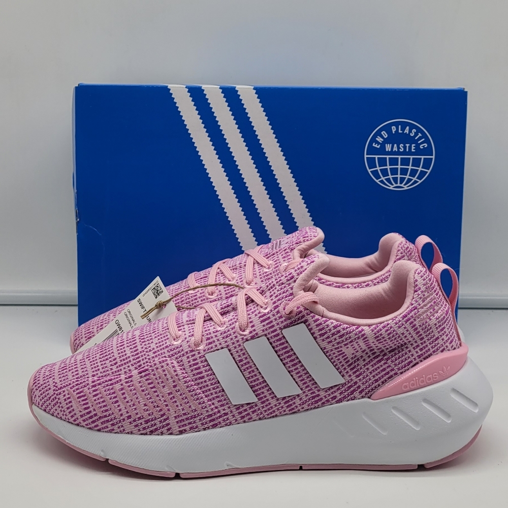 NEW Adidas Swift Run 22